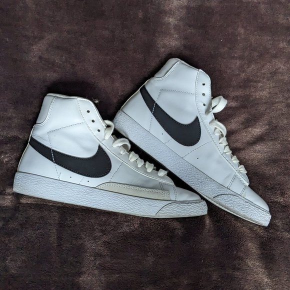 Nike Other - Nike Blazer Mid '77 Kids 4, White (Fits women sz6)